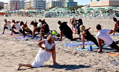 Insegnante di yoga di 200 ore nel monastero di Italia