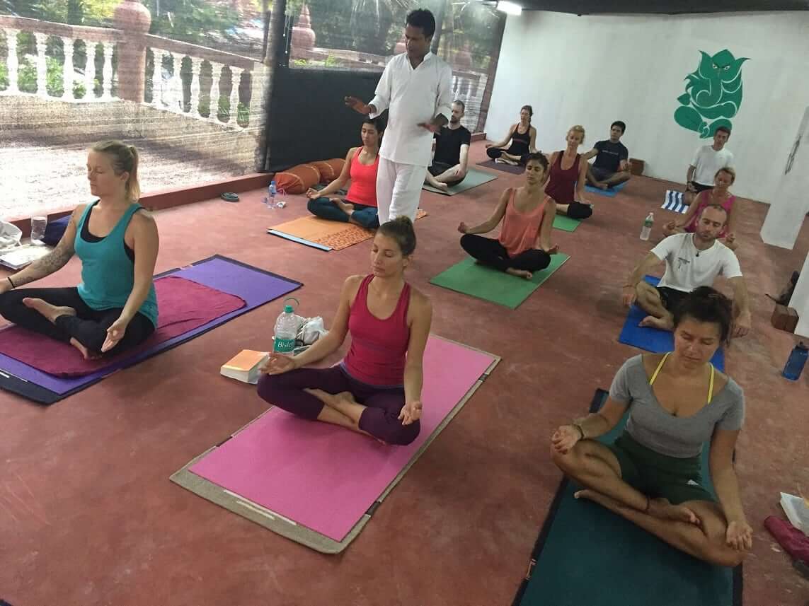 200 ore Corsi di formazione insegnanti yoga